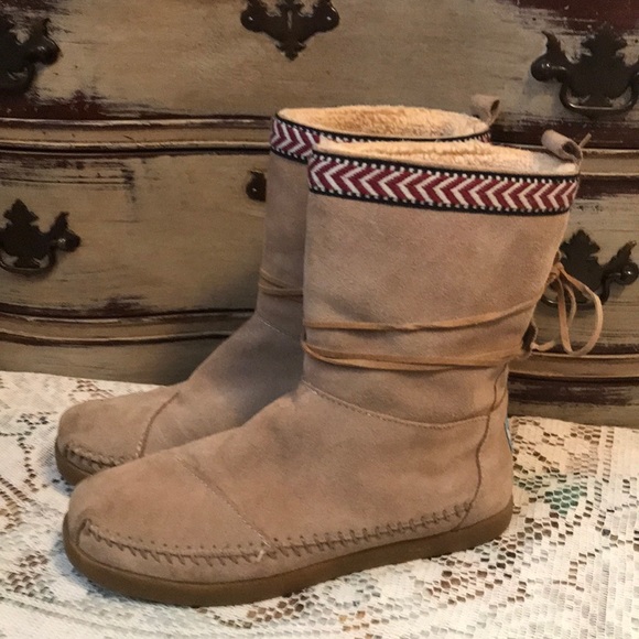 TOMS moccasin boots - Picture 1 of 8